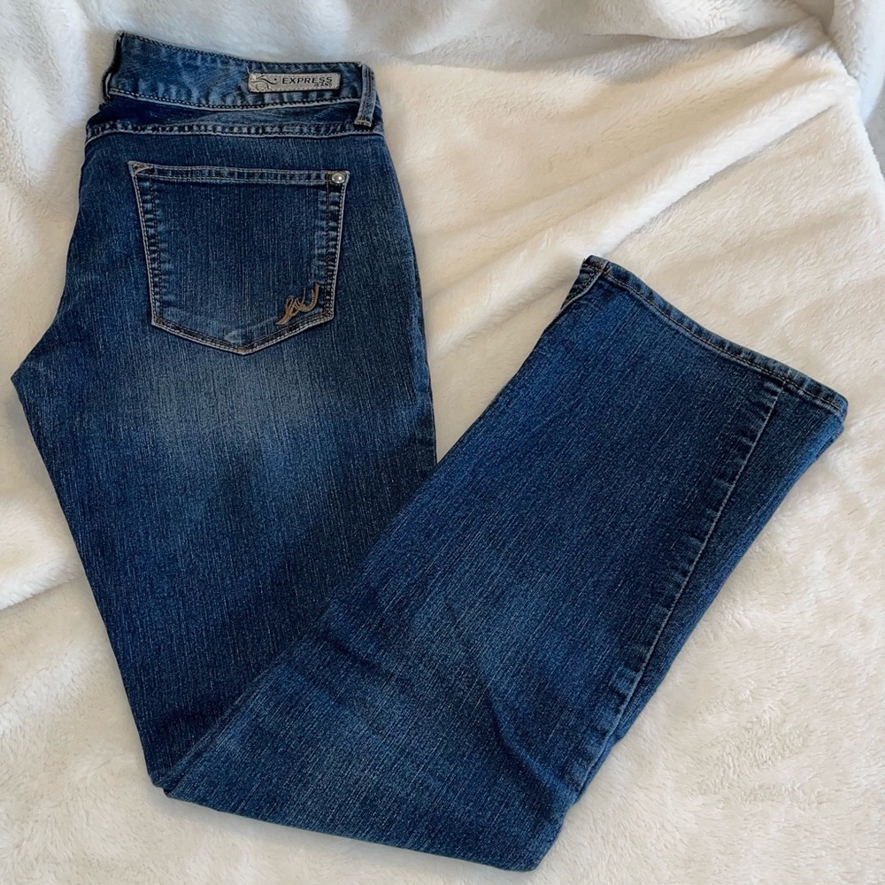 Express women’s barely boot Stella regular fit low rise jeans size 6 short